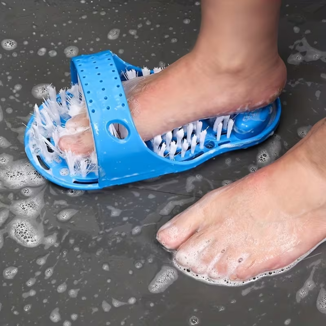 CEPILLO PARA PIES DE BAÑO — Limpia, exfolia y masajea sin agacharte