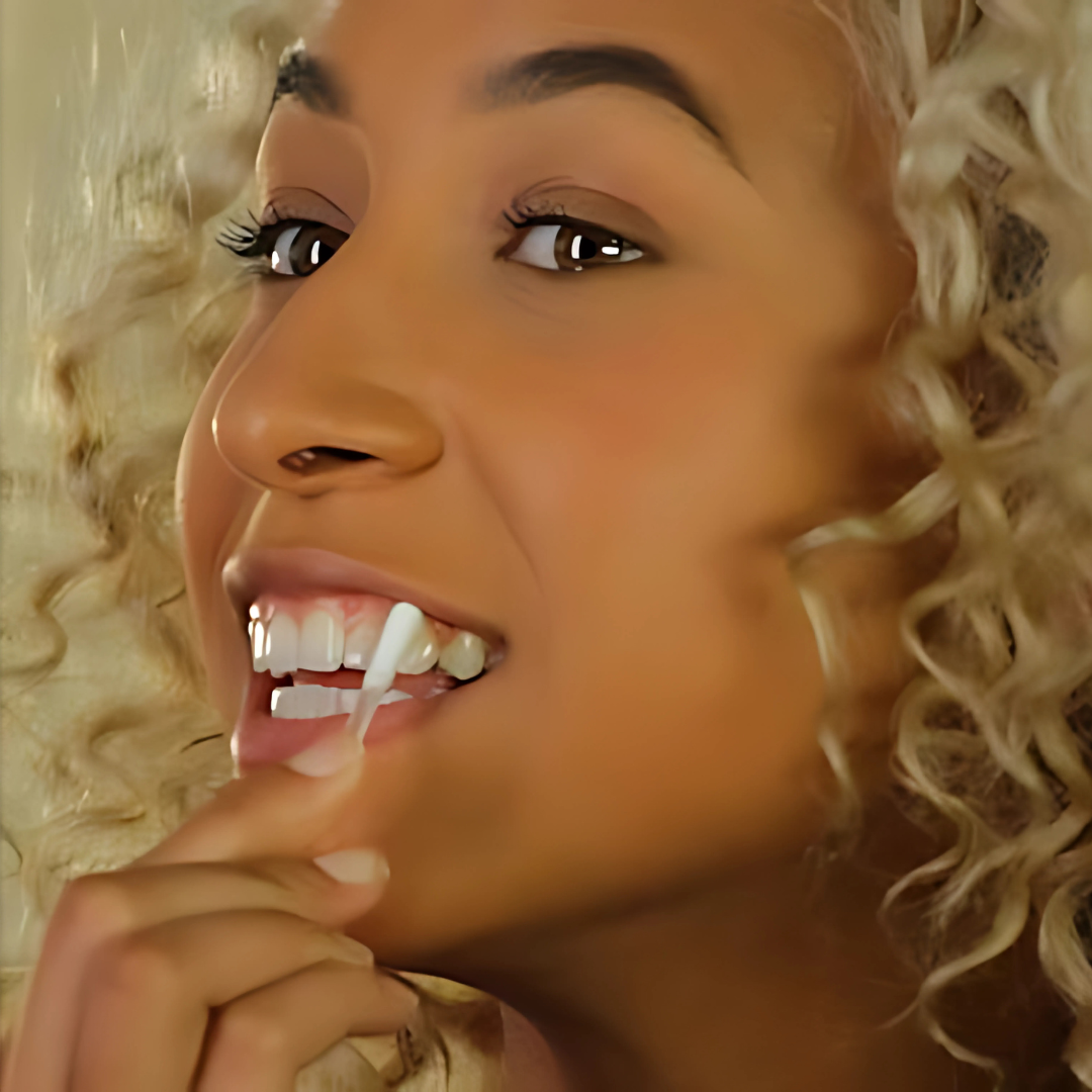 BLANQUEADOR DENTAL — Sonríe con seguridad y dientes visiblemente más blancos